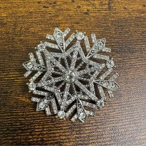 Snowflake Brooch Sparkling Clear Crystal Pin Silver Tone Christmas Holiday